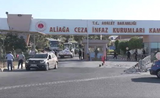 İzmir’de cezaevinde hükümlünün saldırdığı 2 infaz ve koruma memuru yaralandı