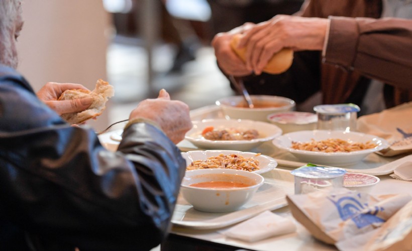 İzmir’de dayanışma büyüyor: 'Askıda Yemek'le hayatlar ısınıyor