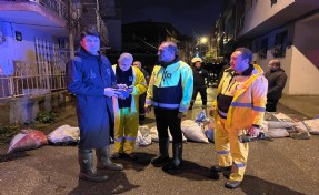 İzmir’de ekipler gece boyunca sahada