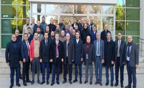 İzmir’de korsan taşımacılığa karşı net duruş: Taksiciler UKOME önünde