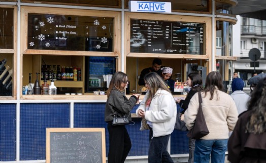 İzmirli Kahvebir milyon bardak sattı