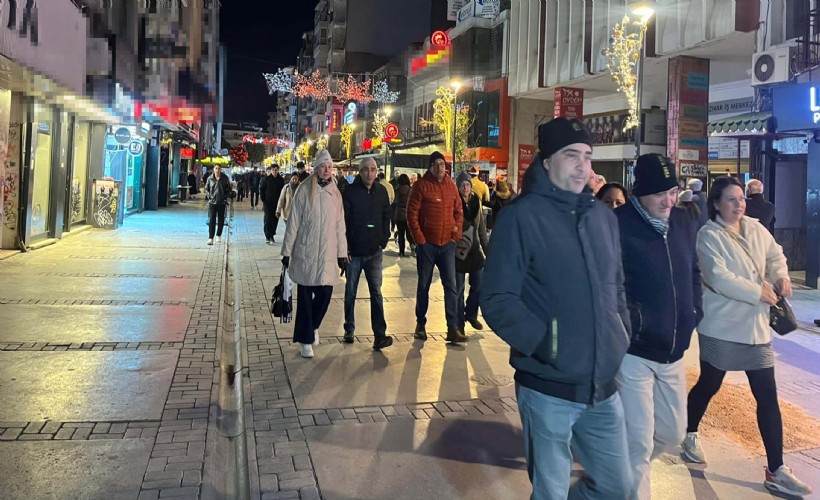 İzmirliler yeni yıla coşkuyla girdi