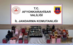 Jandarma kaçak parfüm ve saat ele geçirdi