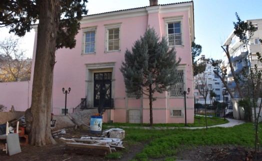 Karşıyaka'da Latife Hanım Köşkü rahatsızlığı: 2020'den bu yana kaderine terk edildi!
