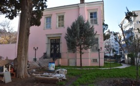 Karşıyaka'da Latife Hanım Köşkü rahatsızlığı: 2020'den bu yana kaderine terk edildi!