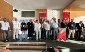 Karşıyaka'da divan güçleniyor