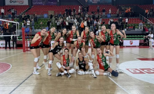 Karşıyaka voleybolda evinde terliyor