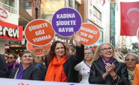 Karşıyaka’da ‘Kadın ve Aile Hizmetleri’ ile 5 bin kadına destek