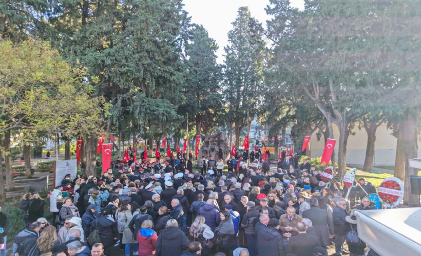 Karşıyakalılar Annesini unutmadı: Zübeyde Hanım kabri başında anıldı