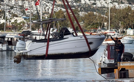 Kıyıya izinsiz tekne bağlamaya ceza yağdı: 90 tekne depoya çekildi