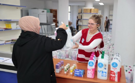 Konak’tan ihtiyaç sahiplerine temizlik ve hijyen malzemesi desteği