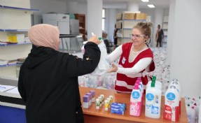 Konak’tan ihtiyaç sahiplerine temizlik ve hijyen malzemesi desteği