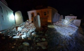 Manisa’da fırtınada cami minaresi devrildi