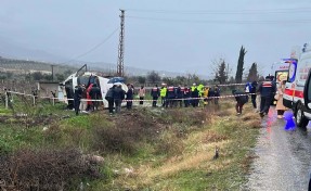 Memurları taşıyan servis devrildi: 6 ay önce evlenen Kadriye hayatını kaybetti
