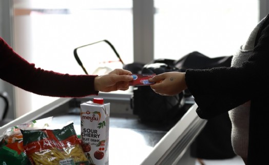 Menderes'in Sosyal Market'inden ihtiyaç sahiplerine dev destek!