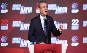 Özgür Özel'den Türk bayrağına provokasyona tepki