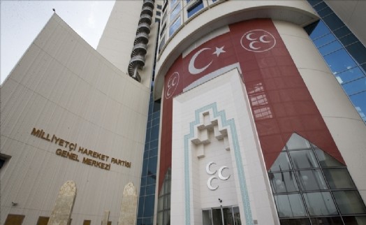 Rakı masasında sela okutmuştu! MHP'den ihraç edildi