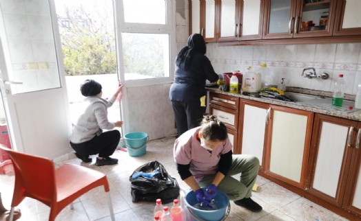 Seferihisar Belediyesi’nden gönüllere dokunan 'Sosyal Destek'