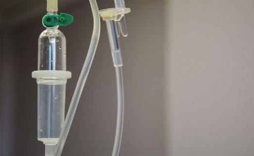 Serum tedavisi sırasında üzerine kedi düştü: 50 bin TL tazminat aldı!
