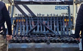 Suriye’den gelen kamyonun yakıt deposundan cephanelik çıktı!