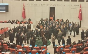 TBMM'de 'yoklama krizi': Olmayan AK vekil adına oy kullanıldı!