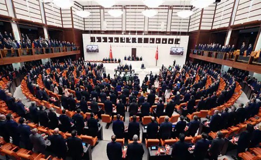 TBMM’de iç tüzük hazırlığı: 'Düzeni bozan' vekile maaş kesintisi ve giriş yasağı gündemde!