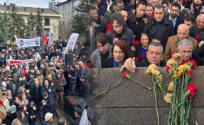 Uğur Mumcu 'türkülerle' anıldı: Özel ve Yavaş karanfiller bıraktı