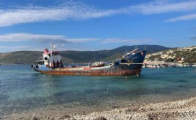 Urla Demircili Sahili’nde asbestli gemi skandalı