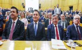 Yeni Yol'da genel başkan değişiyor