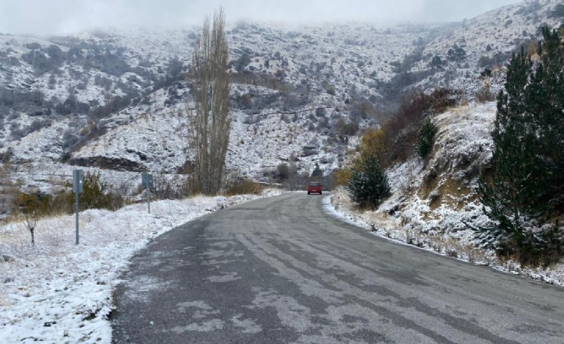 Yeni yılın ilk sabahında Urla’ya kar yağdı!