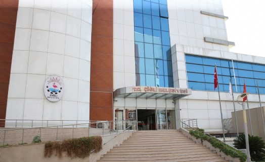 Çiğli Belediyesi’nden öğrencilere kırtasiye desteği