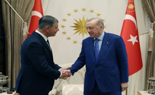 'Meclis'te muhalefet tepki gösterir' diye AK Parti yeni formül buldu: Cemil Tugay'a rozet genel merkezde takılacak
