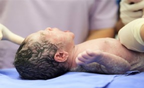 'Yenidoğan çetesi' davasında 2 doktor tahliye edildi