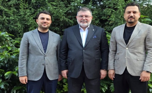 AK Parti İzmir'de bayrak değişimi! Safa Narlı görevini devretti