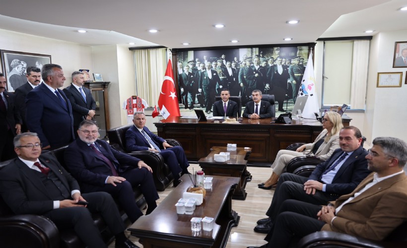 Bakan Tekin'den Çiğli Belediyesi'ne ziyaret: 'Kaybedilen zamanı telafi edeceğiz'