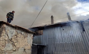 Afyon'da korkutan yangın!