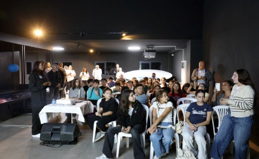 Astronot Aisha Bowe, Çiğli’de geleceğin uzay bilimcileriyle buluştu