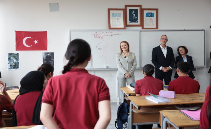 Başkan Mutlu, okul ziyaretlerini sürdürüyor