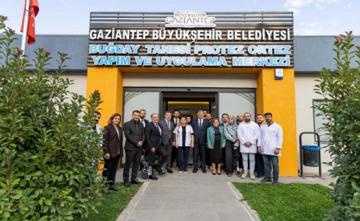 Cemil Tugay, Gaziantep’te sosyal belediyecilik projelerini inceledi