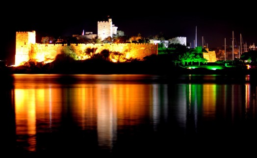 Bodrum Kalesi gece ayrı gündüz ayrı güzel!