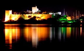 Bodrum Kalesi gece ayrı gündüz ayrı güzel!