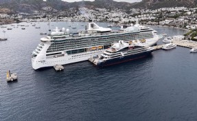 Bodrum'a 2 kruvaziyer ile 2 bin 437 turist geldi
