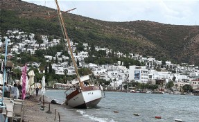 Bodrum’da yelkenli tekne karaya oturdu