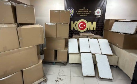 Bornova’da milyonluk kaçak makaron operasyonu
