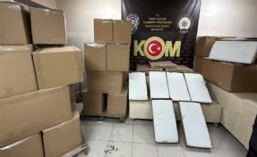 Bornova’da milyonluk kaçak makaron operasyonu