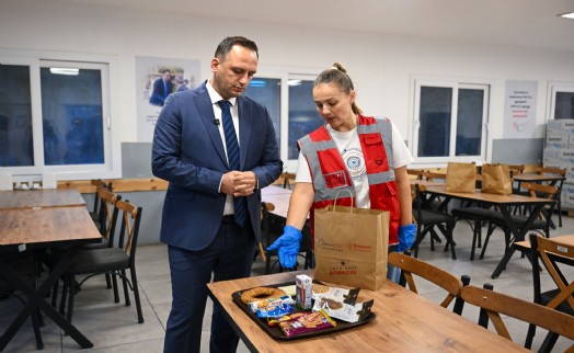 Bornova’da öğrencilere beslenme desteği