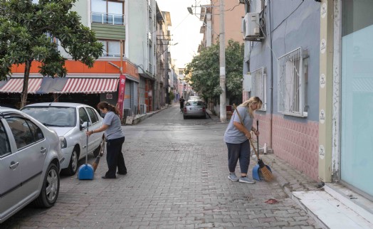 Bornova’da şafak mesaisi: Rafetpaşa Mahallesi köşe bucak temizlendi