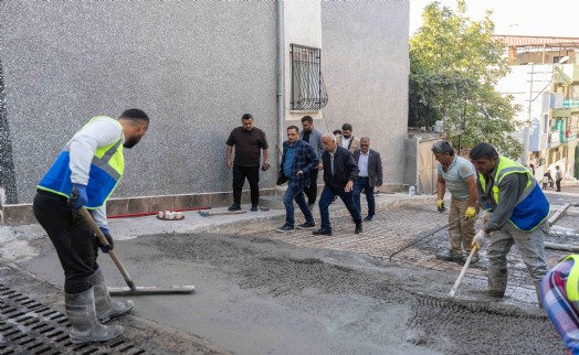 Bornova’da yol çalışmaları tüm hızıyla sürüyor