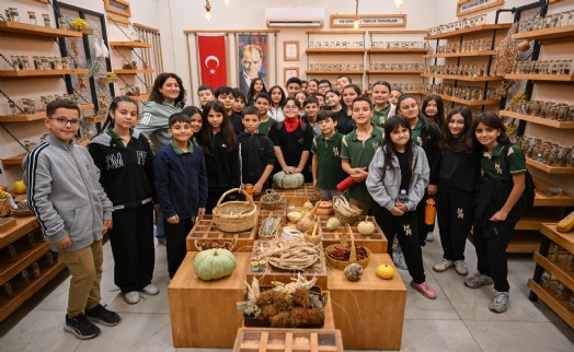Bornovalı minikler yerel tohum ve doğal tarımın önemini öğrendi