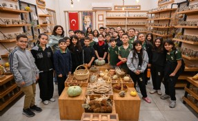 Bornovalı minikler yerel tohum ve doğal tarımın önemini öğrendi
